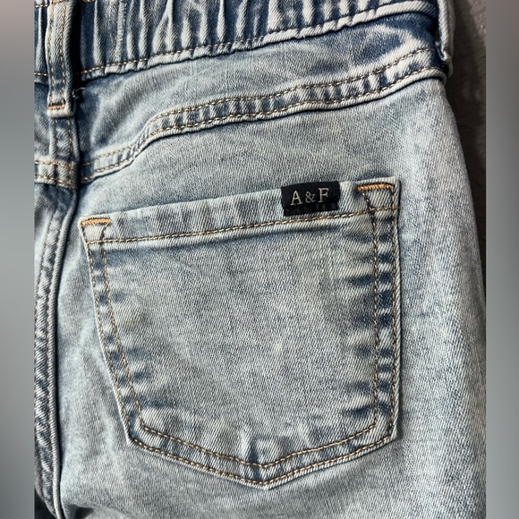 Abercrombie Kids High-Rise Mini Mom Girls Jeans Sz 9/10 (L) Long Light Wash EUC - Picture 4 of 5